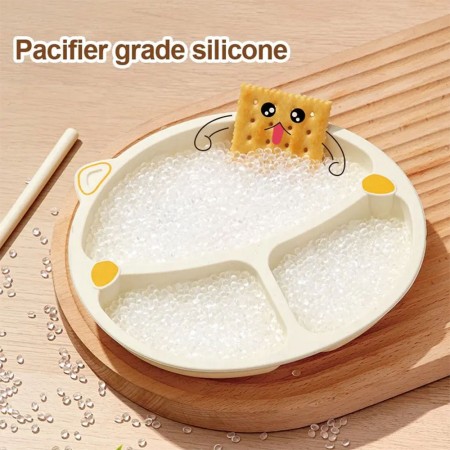 Set hranire diversificare bebelusi si copii din silicon fara alergeni, 5 piese, baveta, farfurie compartimentata cu ventuza, bol cu ventuza, tacamuri, Model Ursulet, Bej