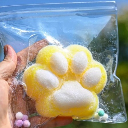 Jucarie Interactiva Squishy, Flippy, Model Cat Paw, Revenire Lenta, din TPR, +3 Ani, 7.5 cm, Textura Puf, Galben
