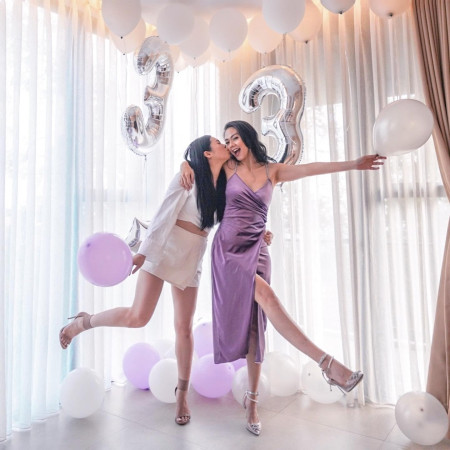 Balon din Folie Metalizata, Flippy, Figurina Cifra, Tema Aniversare 100 cm, Ambalaj Individual, Pai inclus, Umflare cu Aer sau Heliu, Argintiu, Cifra 3