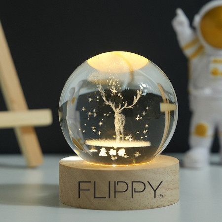 Lampa LED Decorativa, Flippy, cu Bila de Cristal cu Diametru 6cm, Model Cerb 3D, Alimentare USB, Suport din Lemn, Lumina Alb Cald