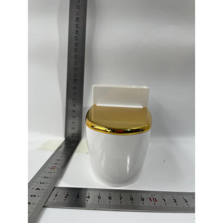 Scrumiera creativa Flippy, Forma de Toaleta, Capac Auriu, Material ABS si Otel Inoxidabil, 12.5 x 9.8 x 8.4 cm, Fixare prin Lipire sau De Sine Statator, pentru Baie, Camera, Bucatarie, Balcon, Auriu