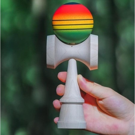 Jucarie Interactiva Kendama, Flippy, din Lemn, 18 cm, Joc de Indemanare pentru Copii si Adulti, Model Gradient 4, Rosu/Galben/Verde