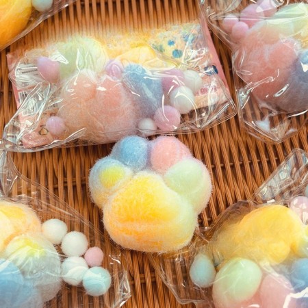 Jucarie Antistres Squishy, Flippy, cu Revenire Lenta, Model Labuta de Pisica Pufoasa, 6x6 cm, 70g, Ambalaj Transparent, Multicolor