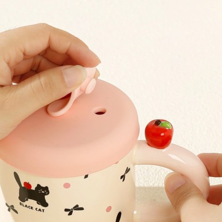 Cana din Ceramica cu Capac si Pai, Flippy, Capacul si Paiul din Silicon Roz, 9x8.5 cm, Model Cute C, Capacitate 380ml