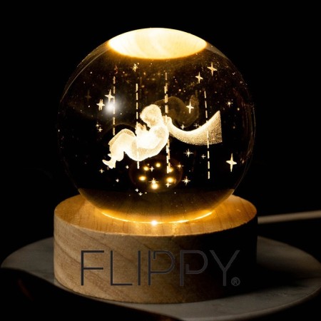 Lampa LED Decorativa, Flippy, cu Bila de Cristal cu Diametru 6cm, Model Micul Print 3D, Alimentare USB, Suport din Lemn, Lumina Alb Cald