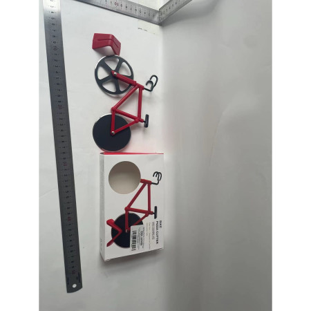 Cutit pizza creativ Flippy, in forma de bicicleta, cu suport pentru cutit, 19 x 12.5 cm, otel/PP, negru