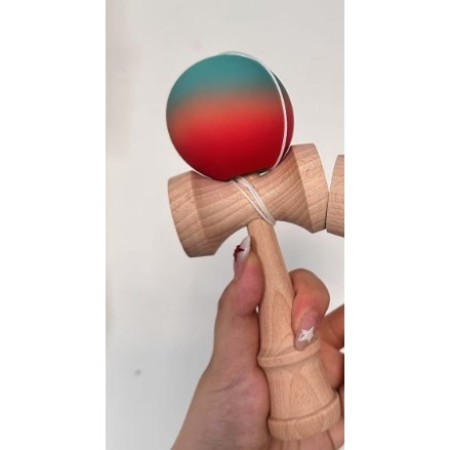 Jucarie Interactiva Kendama, Flippy, din Lemn, 18 cm, Joc de Indemanare pentru Copii si Adulti, Model Gradient 6, Rosu/Verde