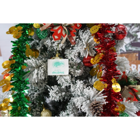 Set brad artificial de Craciun si elemente decorative, nins, decorat cu conuri pin, pentru interior/exterior, inaltime 210 cm, diametru 131 cm, 630 ramuri, Flippy, alb/verde, suport metalic inclus