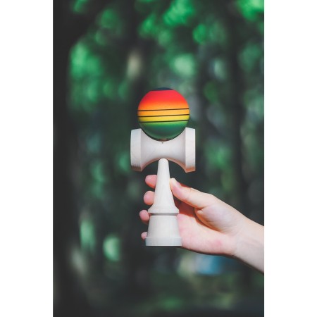 Jucarie Interactiva Kendama, Flippy, din Lemn, 18 cm, Joc de Indemanare pentru Copii si Adulti, Model Gradient 4, Rosu/Galben/Verde
