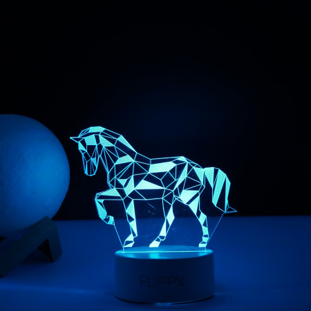 Lampa LED decorativa, Flippy, 3D, Cal, cu telecomanda, doua moduri de alimentare USB si baterii, 20 cm inaltime, din material acril si lumina multicolora, alb