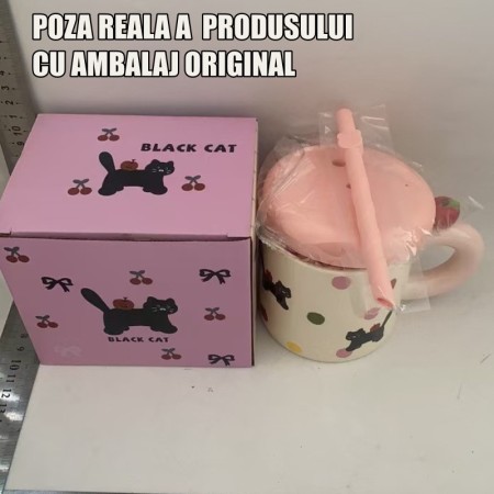 Cana din Ceramica cu Capac si Pai, Flippy, Capacul si Paiul din Silicon Roz, 9x8.5 cm, Model Cute B, Capacitate 380ml