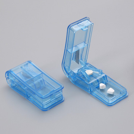Dispozitiv pentru taiat sau sfaramat medicamente Flippy, material non-toxic, portabil, albastru