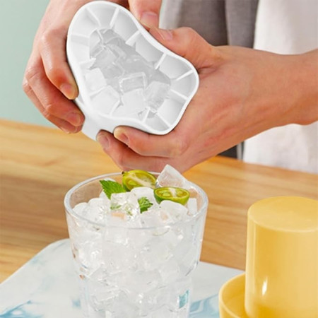 Tava de Gheata din Silicon cu Capac, Flippy, Forma de Gheata pentru Racirea Bauturilor, in Forma de Pahar, Silicon fara BPA, Cuburi de Gheata, 9x8.5x8 cm, Galben