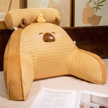 Perna Spatar pentru Pat, 60 x 40 cm, din Latex, Multifunctionala, Model Capybara cu Ratusca in Cap, Maro