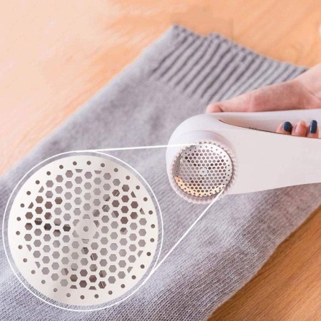 Aparat Pentru Curatat Scame, Par Si Praf, Flippy, Trimmer pentru Diferite Tipuri De Material, Cu Lame Din Otel Inoxidabil, Maner Ergonomic, Incarcare Prin USB, 15x6x9 cm, Alb