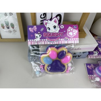 Jucarie Antistres Squishy, Flippy, cu Revenire Lenta, Model Labuta de Pisica Pufoasa, 12.5x10.5 cm, 220g, Squeeze Pinch Family, Ambalaj Transparent, Mov-Multicolor