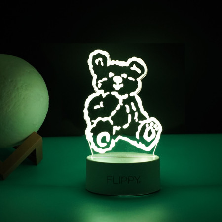 Lampa LED decorativa, Flippy, 3D, Ursulet, cu telecomanda, doua moduri de alimentare USB si baterii, 20 cm inaltime, din material acril si lumina multicolora, alb