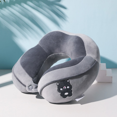 Pernă de Călătorie pentru Gât și Cap, Design Ergonomic, Umplutură Moale din Bumbac, Model Brodat Urs, 28x28x10 cm, Gri
