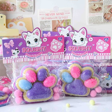 Jucarie Antistres Squishy, Flippy, cu Revenire Lenta, Model Labuta de Pisica Pufoasa, 12.5x10.5 cm, 220g, Squeeze Pinch Family, Ambalaj Transparent, Mov-Multicolor