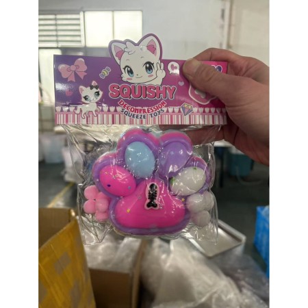 Jucarie Antistres Squishy, Flippy, cu Revenire Lenta, Model Labuta de Pisica, cu Pestisor, 220g, 12.5 x 10.5 cm Squeeze Pinch Family, Ambalaj Transparent, Roz-Multicolor