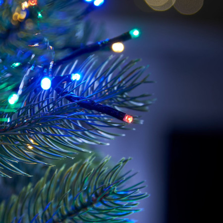 Instalatie de Craciun muzicala tip liniara, 8 jocuri de lumini, 10 m din care 1 m cablu priza 220V, 100 LED, controler, fir negru, multicolor