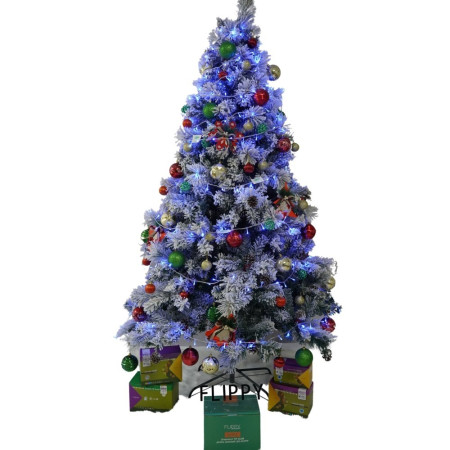 Set brad artificial de Craciun si elemente decorative, nins, decorat cu conuri pin, pentru interior/exterior, inaltime 210 cm, diametru 131 cm, 630 ramuri, Flippy, alb/verde, suport metalic inclus