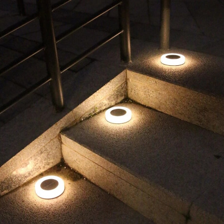 Lampă Solară LED pentru Gazon și Grădină, Iluminare Alb Cald, IP65, Design Circular, 8H Autonomie, 105 x 125mm