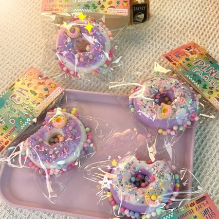 Jucarie Antistres Squishy, Flippy, cu Revenire Lenta, Model Gogoasa, 6x6 cm, 99g, Ambalaj Transparent, Mov