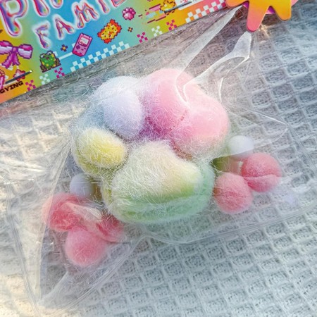Jucarie Antistres Squishy, Flippy, cu Revenire Lenta, Model Labuta de Pisica Pufoasa, 6x6 cm, 70g, Ambalaj Transparent, Multicolor